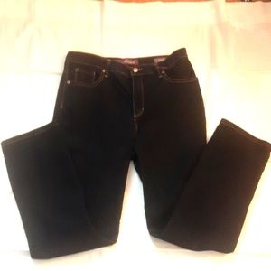 Amanda by Gloria Vanderbilt  blue jeans size 12p gently used